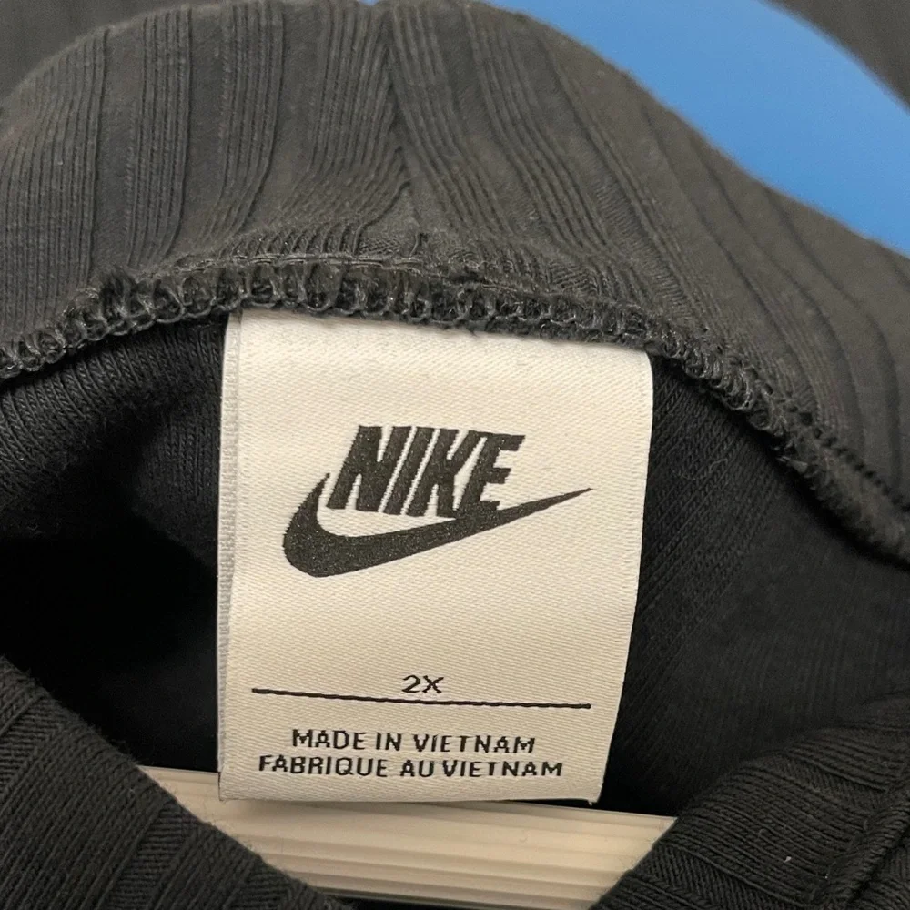 NWT..Nike Black Ribbed Long-Sleeve Crew with White Swoosh - Picture 2 of 7